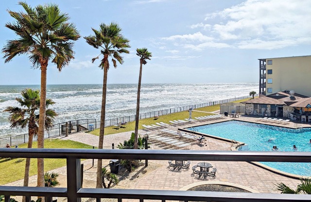 FREE DAILY ACTIVITIES-Tropical Beach Family Getaway-2 Pools-Onsite Arcade-Laundry-SmartTVs-Free WIFI