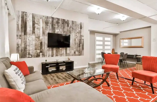 FREE PARKING ♠ GORGEOUS ♠ Location in ❤ of City