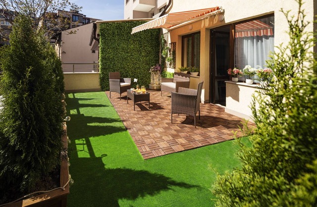 🚗 FREE PARKING on premises + 🌳HUGE terrace🌳