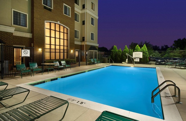 Free Wi-Fi + Complimentary Breakfast + Outdoor Pool | Near the BWI Airport