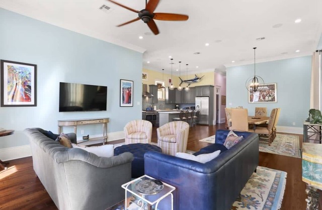 Freestanding 4BD/3BA Classic NOLA House w Backyard