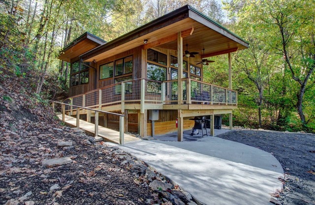 French Broad Chalet | Private Chalet on the French Broad River