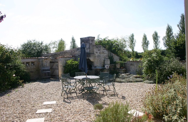 French Farmhouse With Pool http:/www.laraberie.com