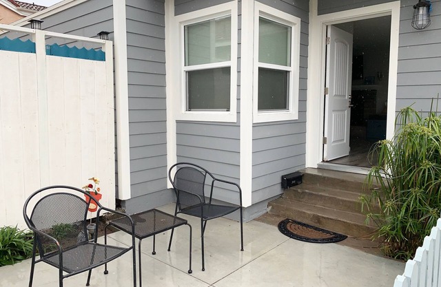 Fresh Remodeled Beach house less than 2 blocks to the Beach and Main Street!