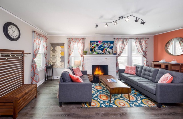 Freshly Remodeled 2 Bedroom Private House in Central Hood River. License # 715