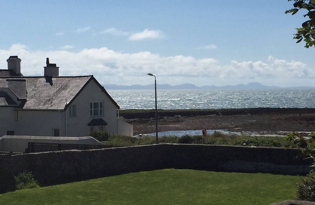 Freshwinds is a wonderful sea-side holiday home with breath taking sea views