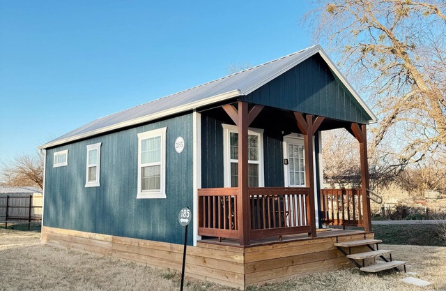 Frieda - Fully Furnished 2 Person Cottage for short or mid-term stays