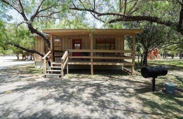 Frio Country Resort - Within walking distance to the Frio River!