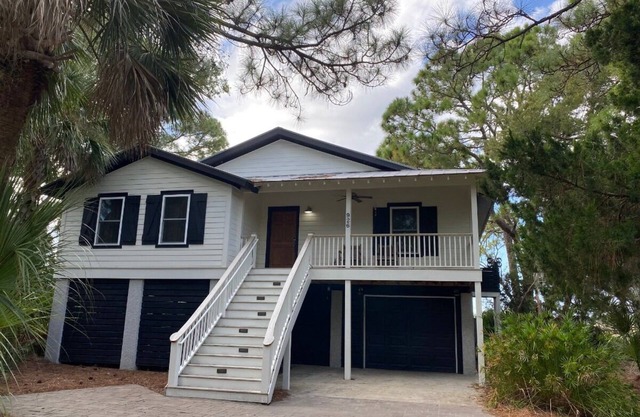 FrippinFun - Three Bedroom House, Sleeps 8