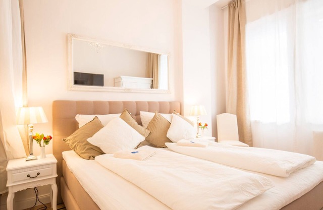 FRITZ 3 bedrooms, 2 bathrooms, 2 kitchens, 115 sqm, free wifi, box spring beds