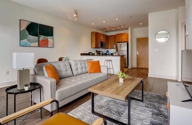 Frontdesk | 1 BR Apt by Fiserv Forum