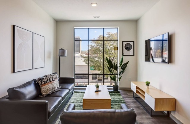 Frontdesk | 2 BR Apt by Cooper Park