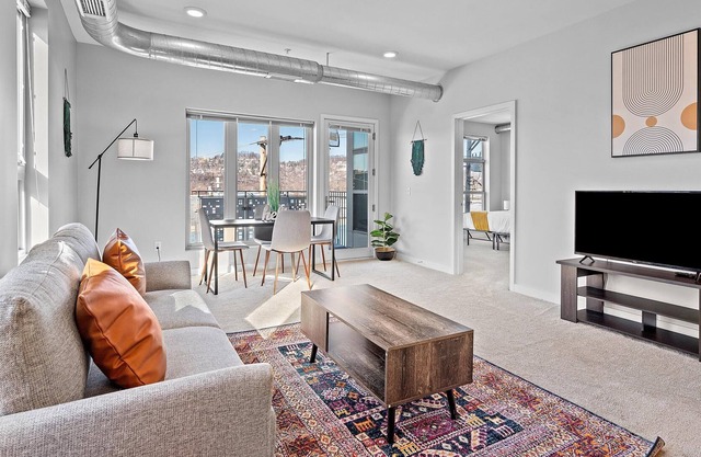 Frontdesk | 2 BR Family Apt by Phipps Conservatory