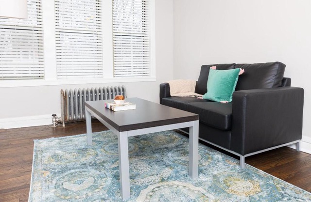 FRONTDESK Open 1 BR Apt 6 miles to Downtown