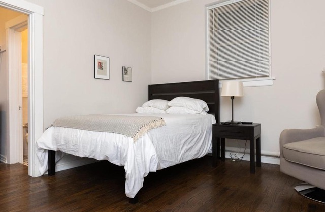 FRONTDESK Open Studio Apt near Promontory Point