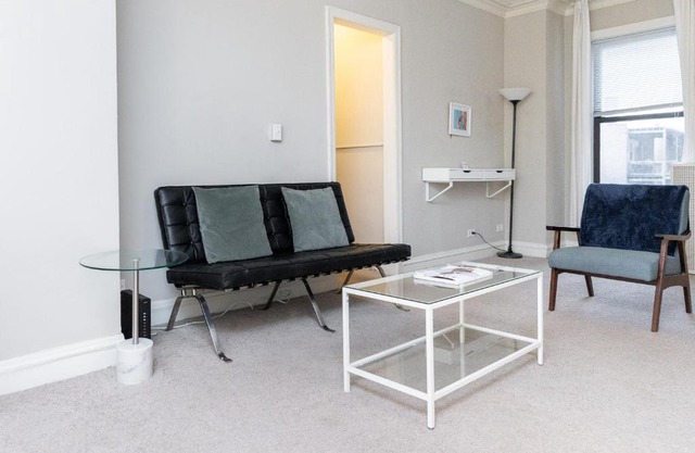 FRONTDESK Quaint 1 BR Apt by 57th Street Beach