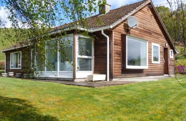 FRONTHILL, pet friendly, character holiday cottage in Newtonmore