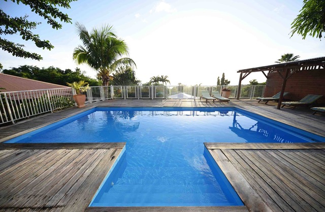 Fuchsia apartment in a postcard setting overlooking the Caribbean Sea