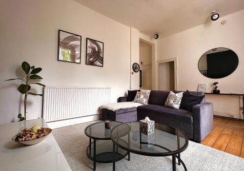 Fulham Tranquil 2BD King Bed Home with Parking & Gdn