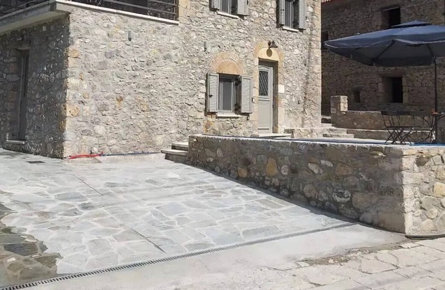 Full House - Aroania suites