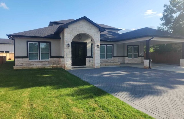 Full Two-Story House close to Downtown Austin, Texas