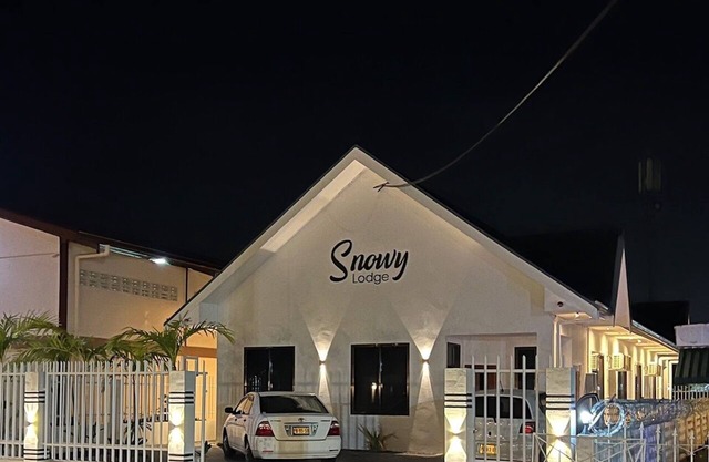 Fully airconditioned & luxurious apartments – Discover Snowy Lodge – Streetview!