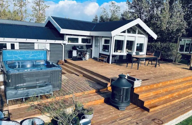 Fully booked 2024 - Cabin with hot tub and game room