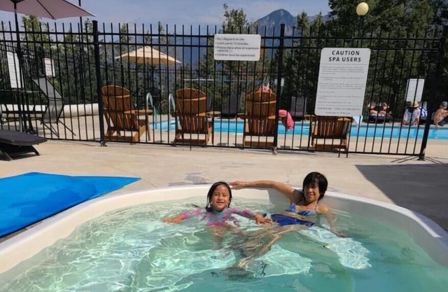 Fully Equipped 2BR Condo w/Mountain Views & Pool