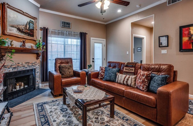 Fully equipped, amazing updated 2BR/2BA/patio- Excellent north Dallas location!
