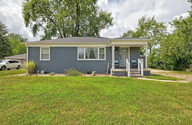 Fully Fenced~ Dog Friendly~13 mins to Pine Knob