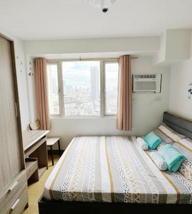 Fully Furnished 1BR Ridgewood Towers with 200Mbps WIFI