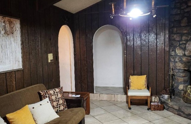 FULLY FURNISHED 3BR/2BA PATIO HOME