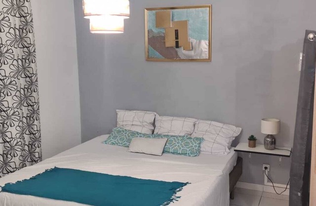Fully furnished, air-conditioned apartment (5 min from airport)
