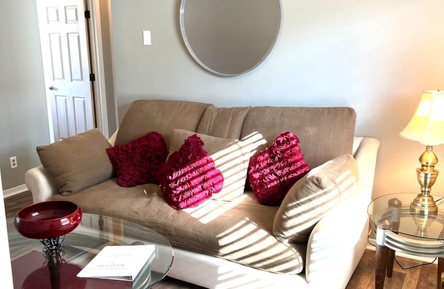 Fully Furnished Executive Rental 2-Bed 1-Bath Pets Allowed