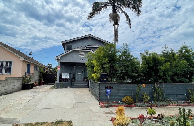 Fully Furnished Huge House in LA with Hot Tub/AC/WiFi/Washer/Dryer/BBQ/Parking
