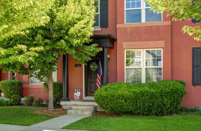 Fully Furnished Town Home - Family or Corporate Accommondations - 30 day min.