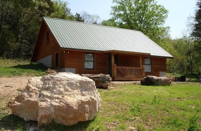 Fully modern and unique country lodge. Quiet and cozy.