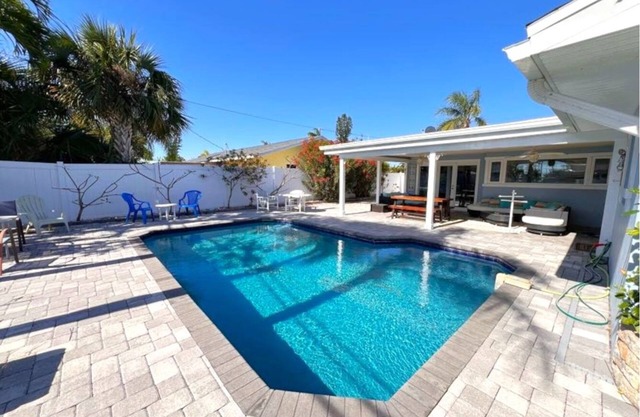 Fully Modern Single Family Home w Private Pool