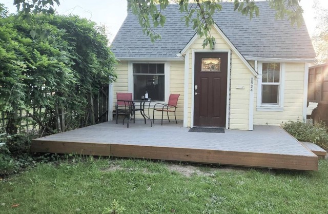 Fully Remodeled South Eugene Cottage - 1/2 mile from U of O