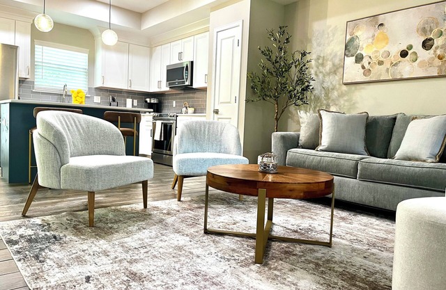 Fully Stocked 3 bed/2 Bath Modern Home w/Lots of Parking & Close to Everything.