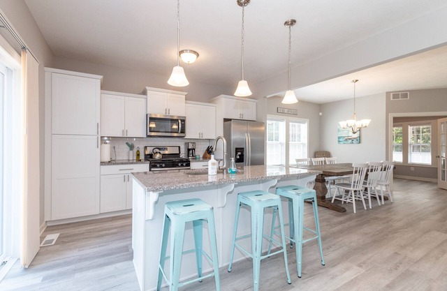 Fun Haven sleeps 12. All season pool and hot tub. Walk to beach. Pet friendly.