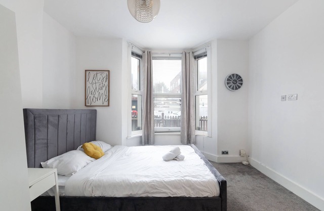 Fun & Stylish Ground Floor Apartment w/Games Room!