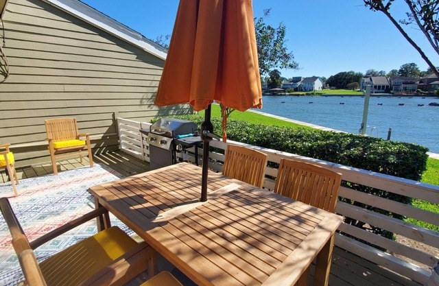 Fun Waterfront Condo in April Sound