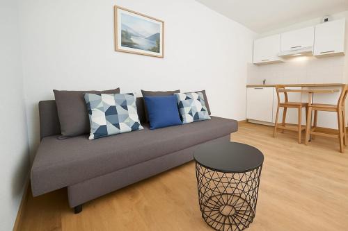 Functional and well located studio close to metro and shops