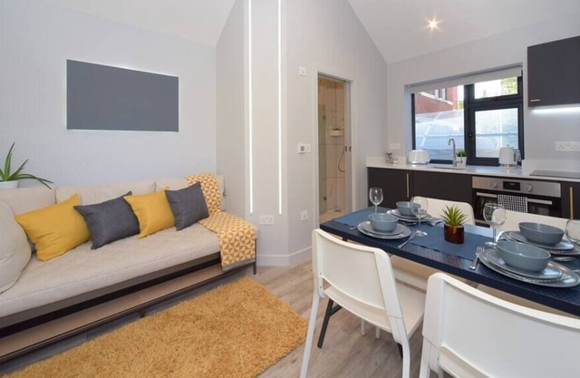 ⭐⭐⭐⭐⭐ Funky Microhouse, near BEACH WIFI & Netflix