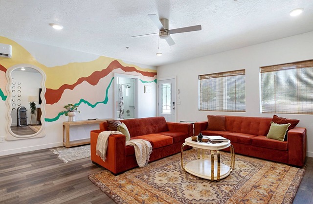 Funky Retreat: 3BR/2BA Full of Amenities: Pool, Hot Tub, Sauna, 1 Hr to Zion