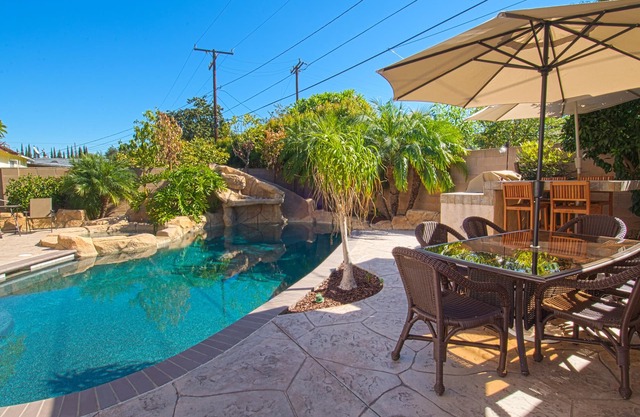 Funtierland + California Dreamin' + Pool + Movie Room + Game Room