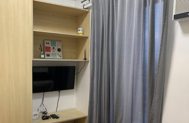 Furnished 1-BR with balcony in Makati