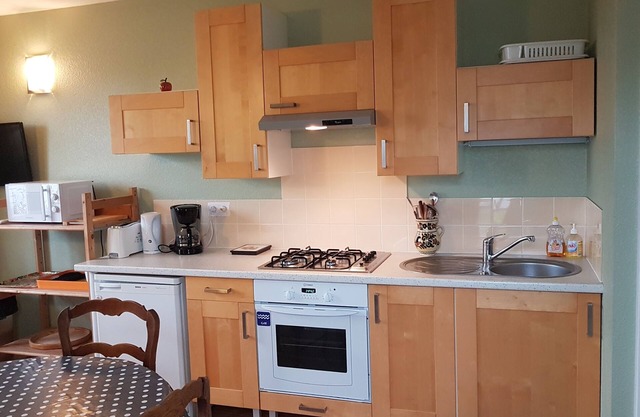 furnished apartment with all mod cons in a detached house with a garden