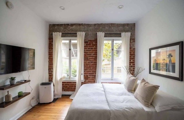 Furnished Bachelor in Hollywood